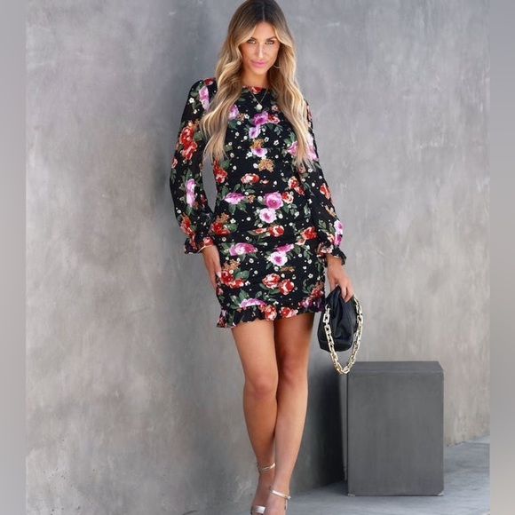 Storia Dresses & Skirts - Storia Floral Dress